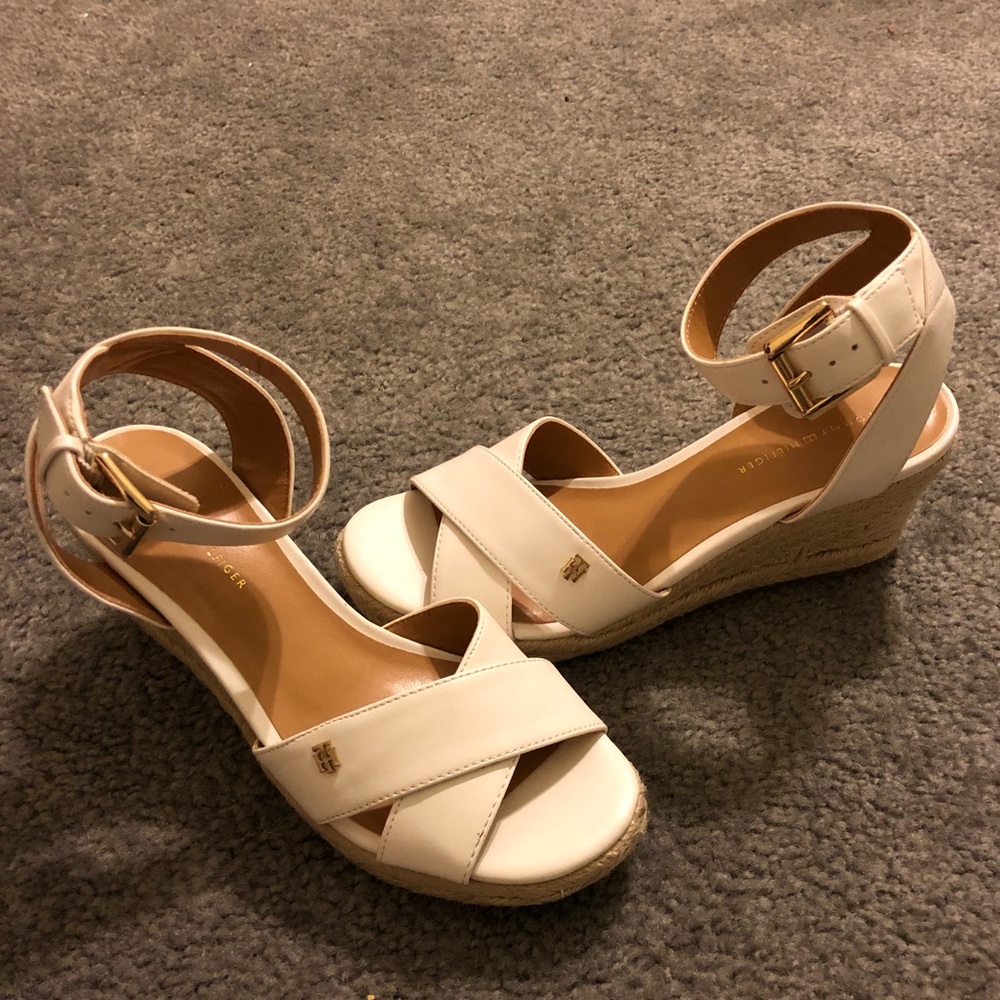 TOMMY HILFIGER NWOT WHITE LEATHER WEDGES !!